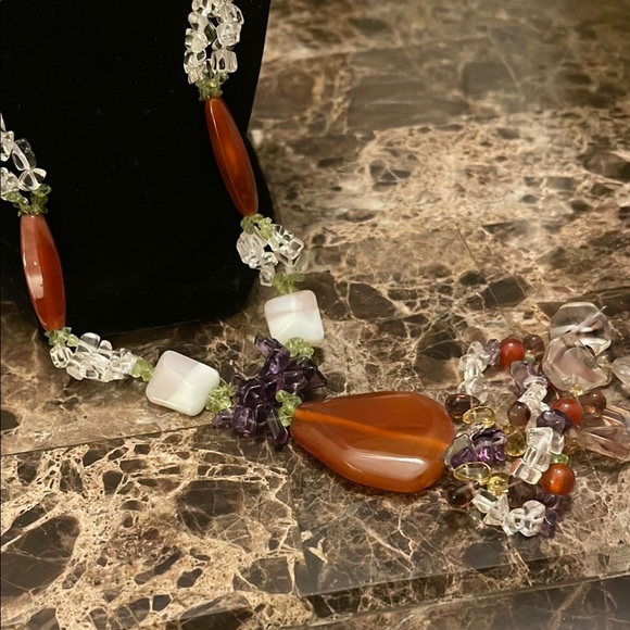 Elegant Multicolor Beaded Necklace - Picture 2 of 4